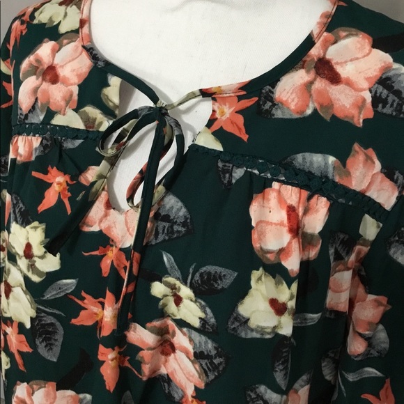 Chelsea Theodore Floral Flowy Green Blouse - Picture 6 of 7